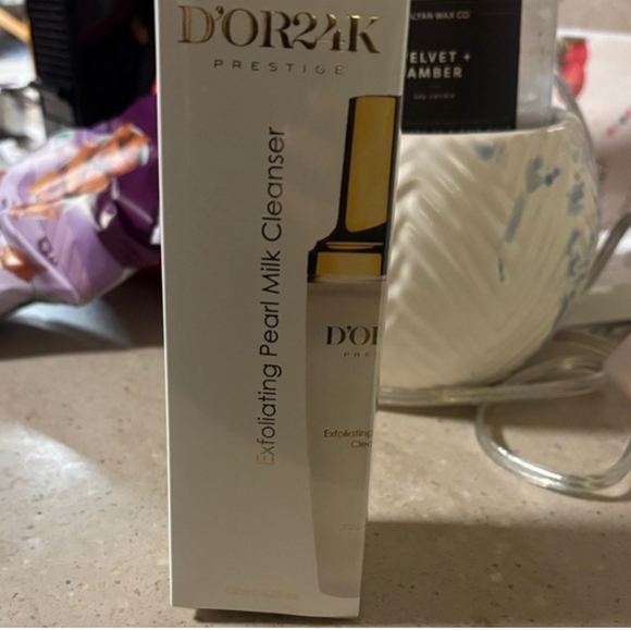 D'OR 24K Prestige Exfoliating Pearl Milk Cleanser - White - Picture 3 of 9